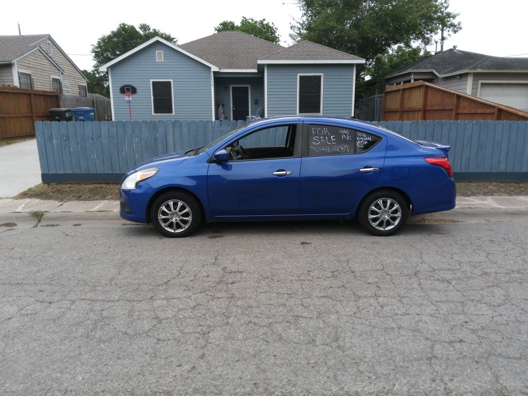 2016 Nissan Versa SV