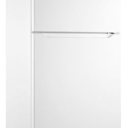🚨 New Insignia - 18 Cu. Ft. Top-Freezer Refrigerator - White NS-RTM18WH2