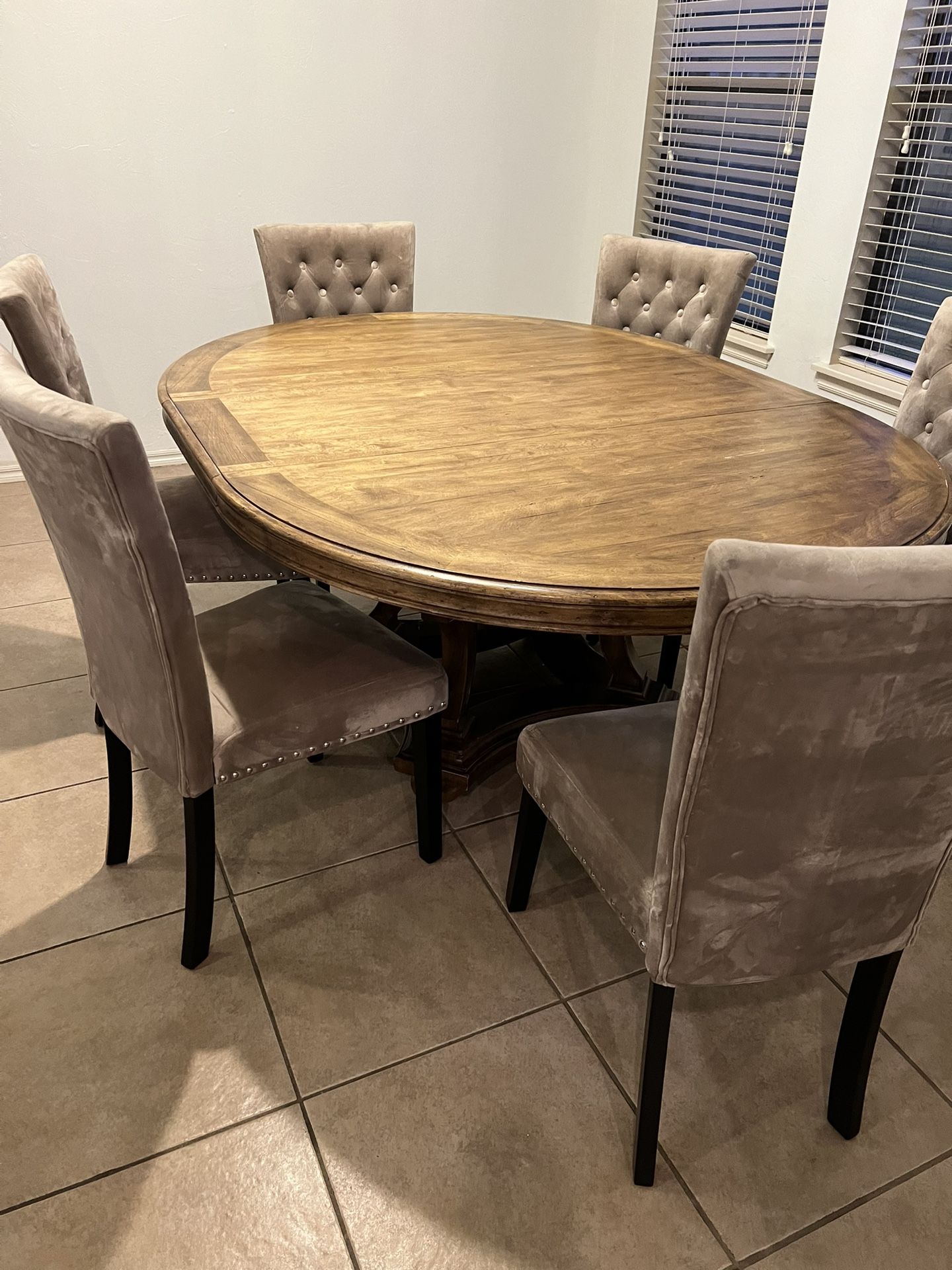Hooker Round Extendable Dining Table