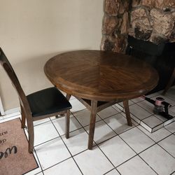 Table With 4 Chairs 