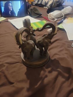 3 elephants