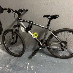 Giant Brand Mountain Bike Size Medium