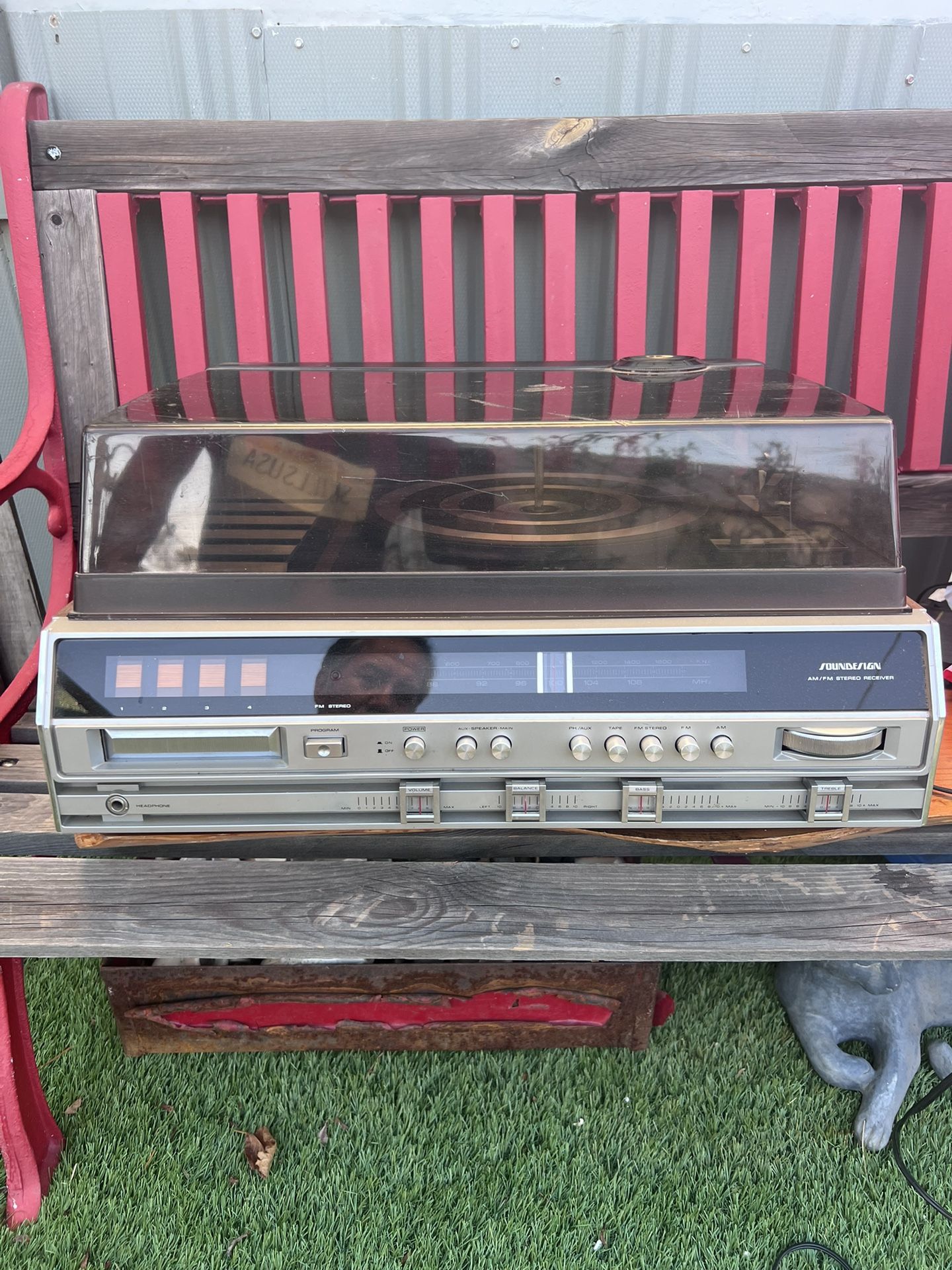 Soundesign AM/FM Stereo Receiver Record Player 8 Track storage & Player see pi