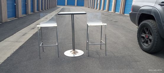 Bistro Bar Table with 2 Acrylic Stools
