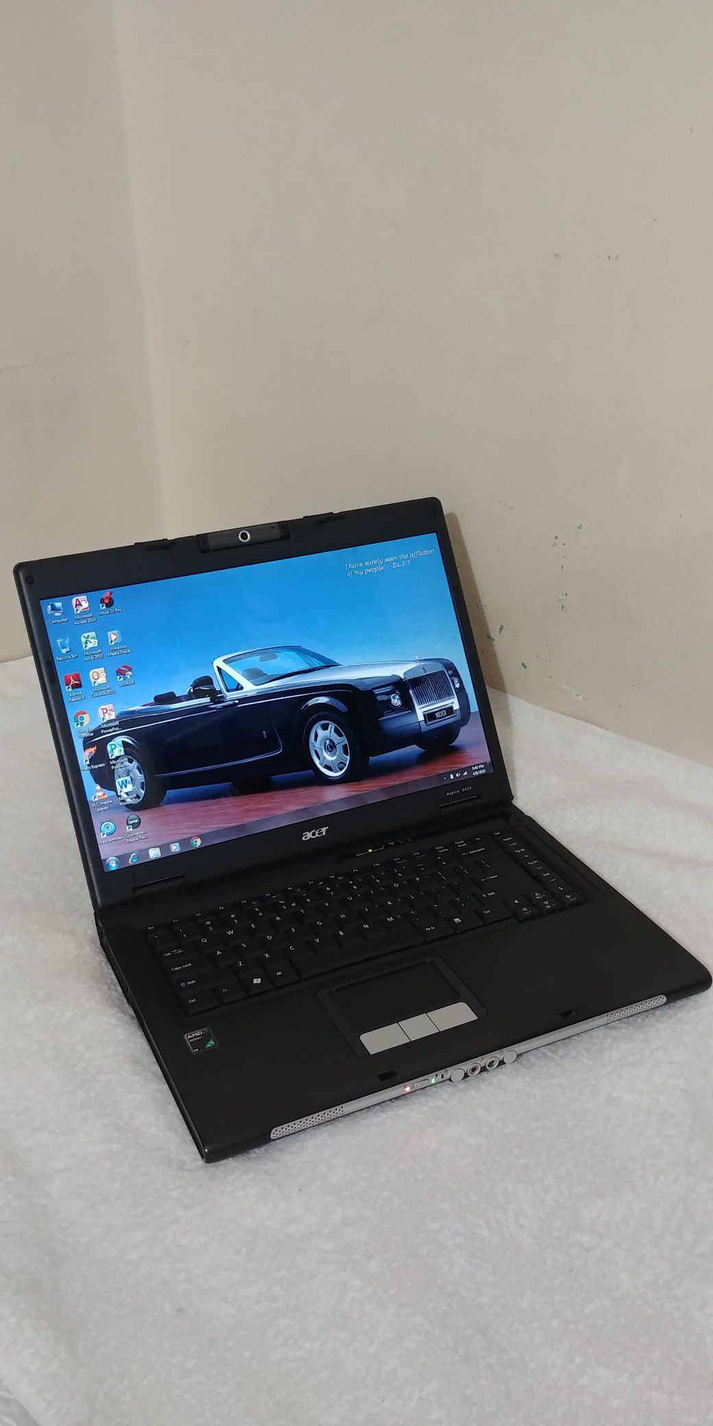 15" Acer Laptop, 160GB HDD, 3GB RAM, DVD RW And a Webcam. All The Necessary Programs Has Been Installed.