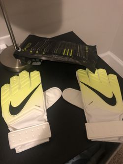 Goalkeeper gloves