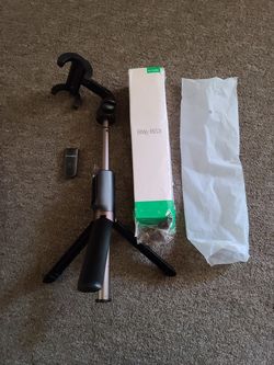 Tripod with remote control📷📸📷📸brand new