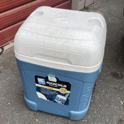 Igloo Cooler On Wheels Like New Not Sure Exact Size 