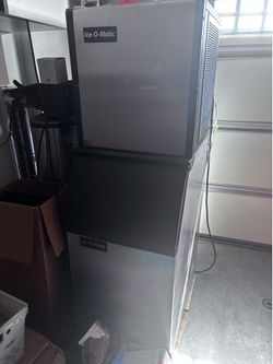 Commercial ice machine Ice-O-Matic