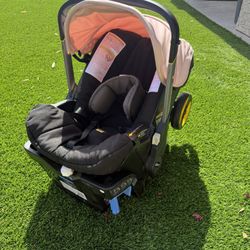 Doona Car Seat Stroller + Base