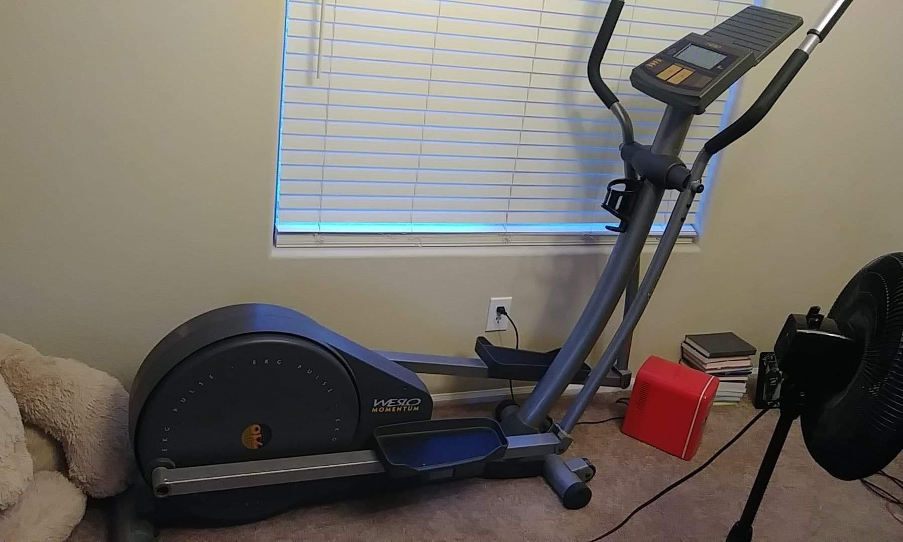 WESLO MOMENTUM 710 ELLIPTICAL MACHINE for Sale in Phoenix, AZ OfferUp