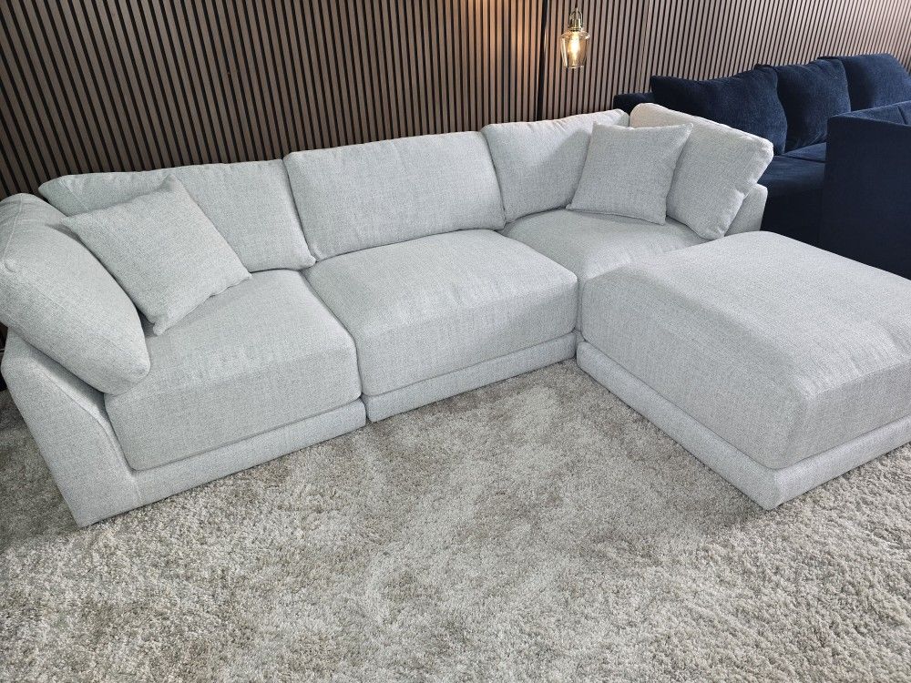 Like New - Dayna 4-piece Fabric Modular Sectional