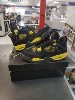 Jordan 4 Bumblebees size 10.5