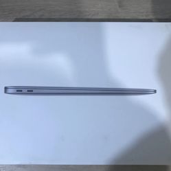 Apple MacBook Air 13.3”  Laptop M1 Chip