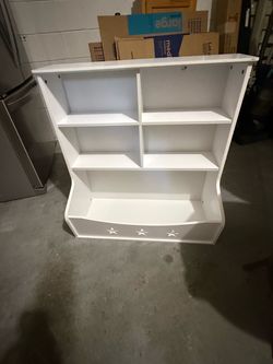 Toddler bookshelf