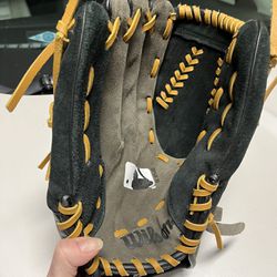 NEW Wilson baseball club for a left-handed player