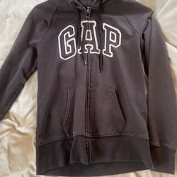 Women’s Gap sweater
