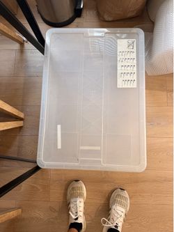 Storage container