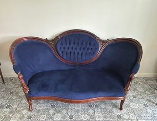 Vintage Victorian Antique Couch / Loveseat