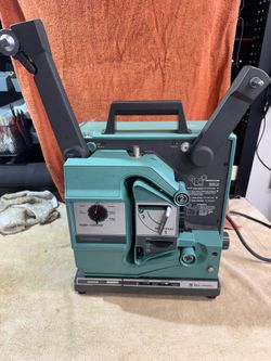 Vintage Bell & Howell Model 1580C 16mm Filmsound Movie projector with film reels
