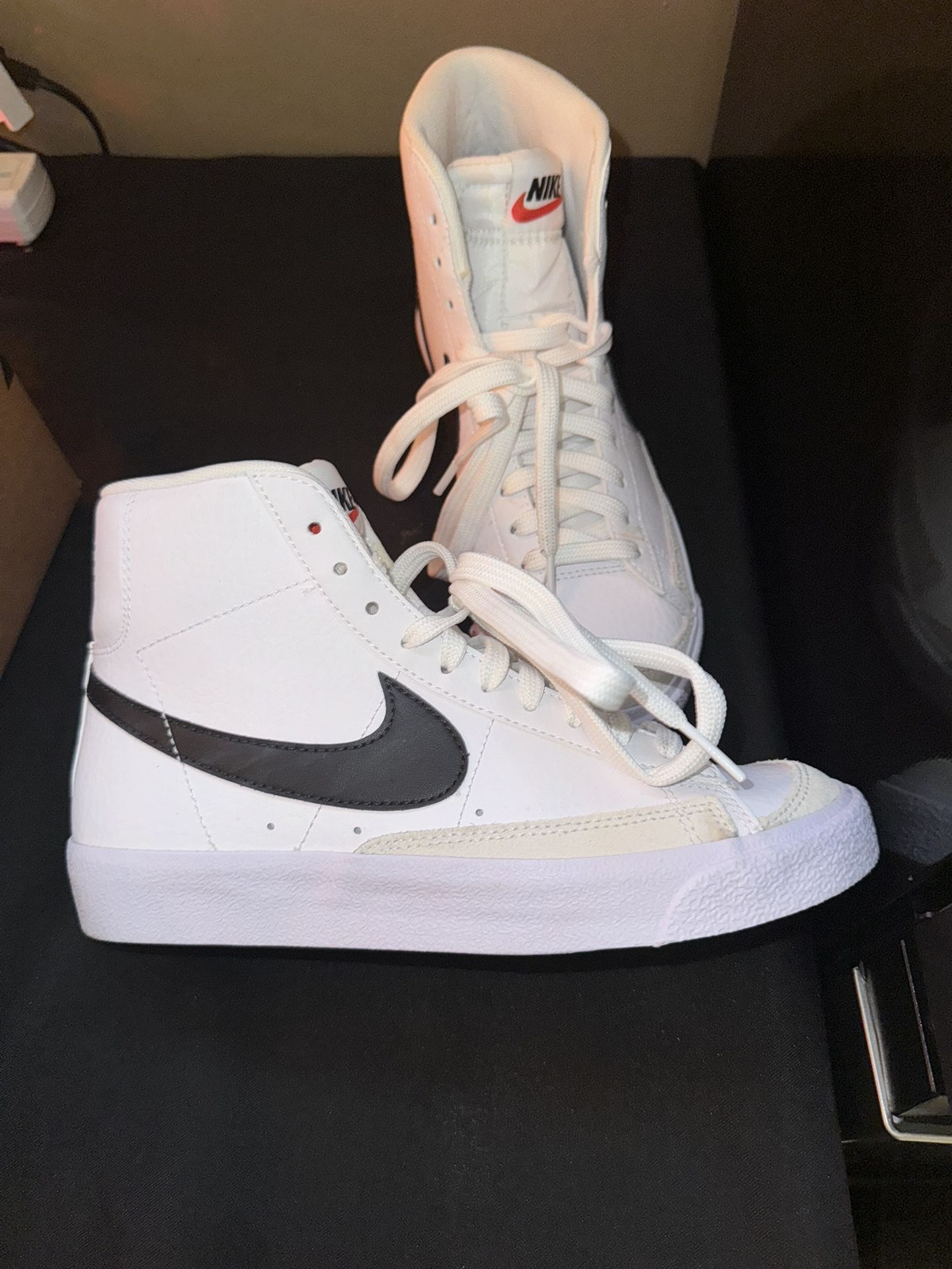 USED🌻NIKE BLAZER🌻KIDS🌻SIZE 4