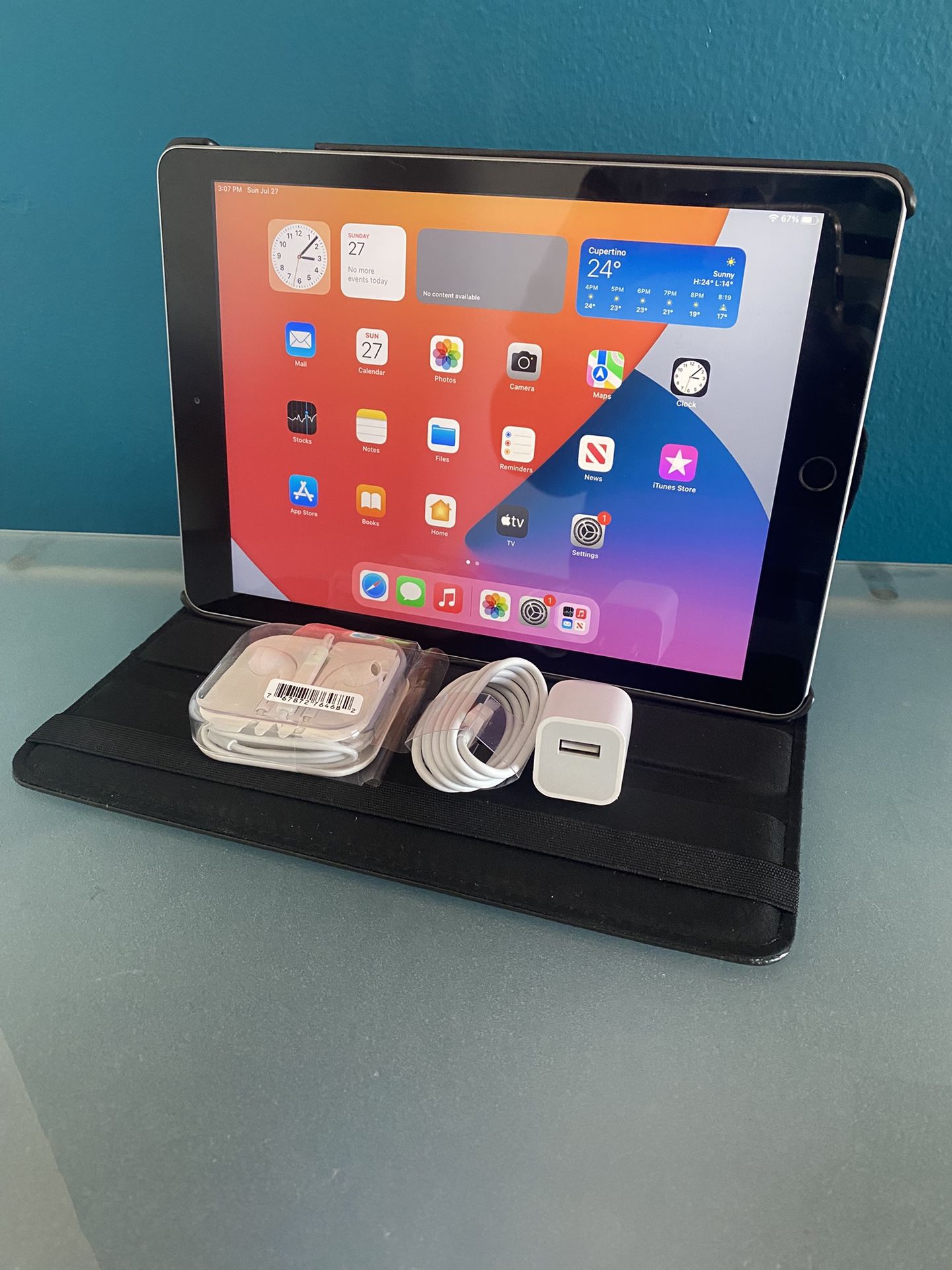 Apple iPad Air 2 – 64GB – 9.7” Retina – Touch ID – w/ Case & New Accessories