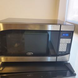 $30 MICROWAVE - MUST GO BY WEDNESDAY 