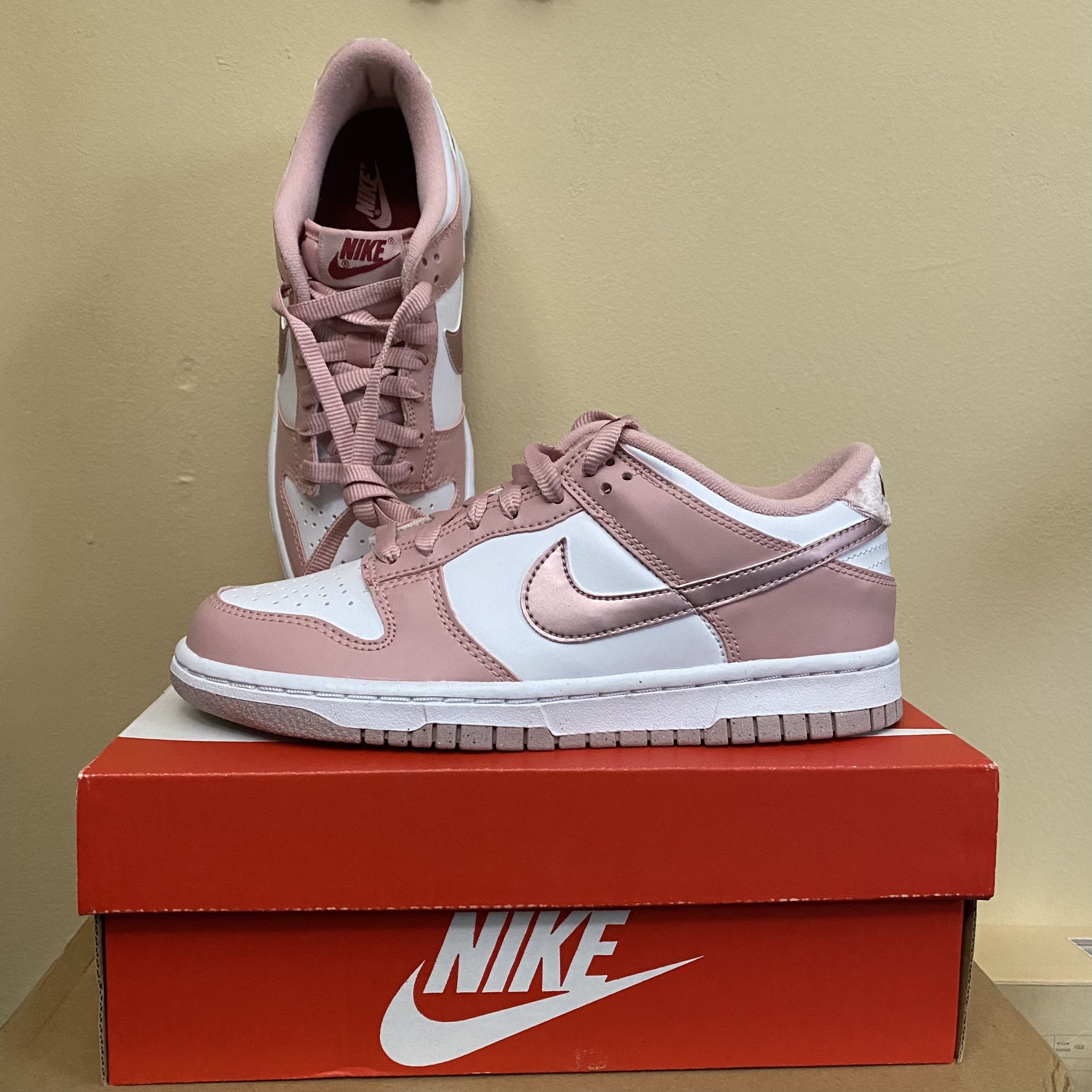 Nike SB Dunks Pink Velvet - size 5Y (Womens 6.5) Brand NEW