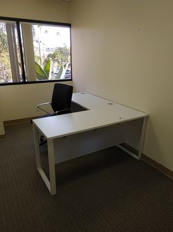 White laminate 5'x6' L-shaped office.
