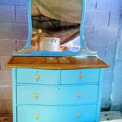 Dresser With Mirror 