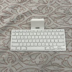 Vintage Apple Dock Keyboard – 30-Pin iPad Charging Station
