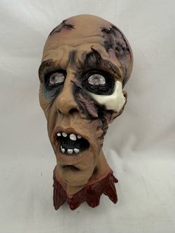 Halloween Life Size Severed Head Prop Hanging Zombie Gore Decor