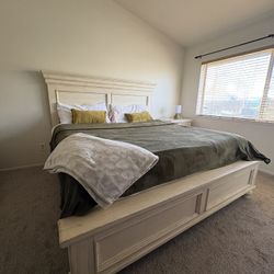 Ashley’s Furniture Bedroom Set