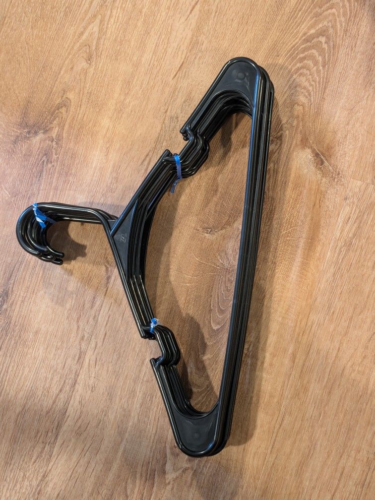 Clothes Hangers 12 Pack Plastic 