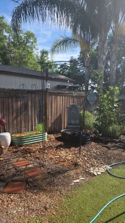 Free arch trellis