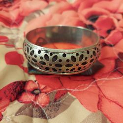 Vintage Flower Cutout Bangle Bracelet