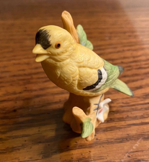 3 1/2" goldfinch "Lefton Like" collectible