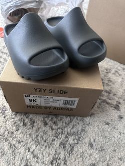 Yeezy Slide 9k