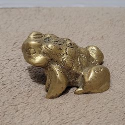 RARE Vintage Antique Sculpture Frog Solid Brass Toad Small Ornament 2.5" Long. 