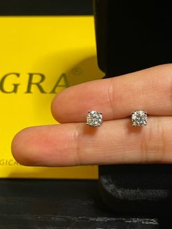VVS1 Moissanite Stud Earrings 1.0 Cttw