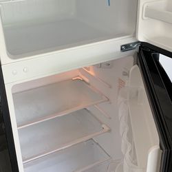 One Month Old This beautiful Refrigerator For Sale 