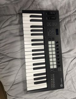 Novation Launchkey 37 Midi Keyboard