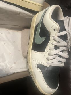 Women Jordan 1 Low