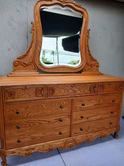 Bebe Oak her dresser w mirror