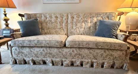 1960s Vintage Early American Sofa - 84" Botanical Motif