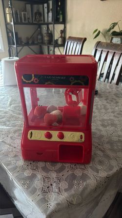 FAO Schwarz Arcade Claw Game with Plush Prizes