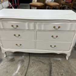SUPER BEQUTIFUL SOLID WOOD DRESSER