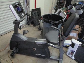 Use Life Fitnes R1 RECUMBENT BIKE