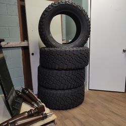 BF Goodrich Mud Terrain 37x13.50 R22LT Asking $2,000