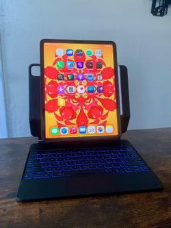 iPad Pro 12.9” (4th Gen) – 256GB + Pencil + Keyboard